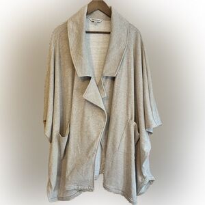 DAVI & DANI Light Gray Women's Poncho